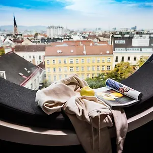 https://mooons.vienna-besthotels.com