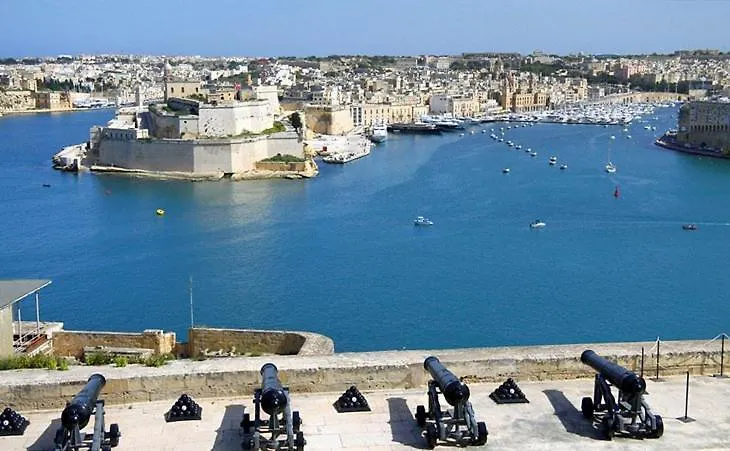 Il Palazzin Hotel Σεντ Πόλς Μπέι 4*,